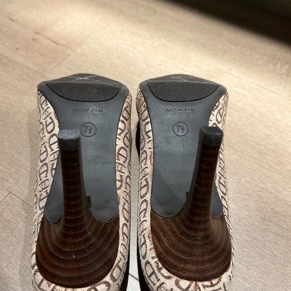 Vintage ETIENNE AIGNER POt MONOGRAM PEEP TOE PUMPS SIZE 7.5 - Picture 9 of 11